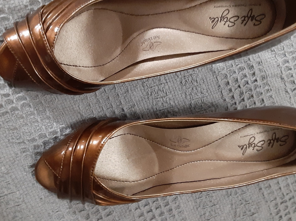 Soft Style Pumps - Picture 7 of 7